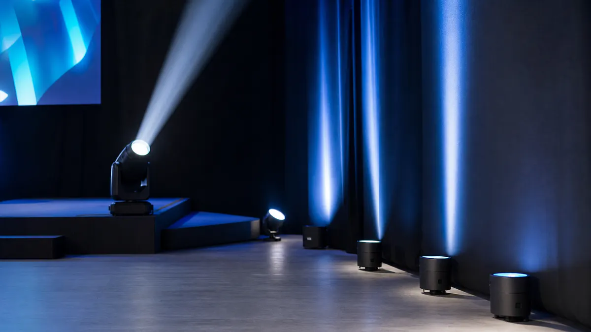 Custom battery pack application for wireless stage lighting